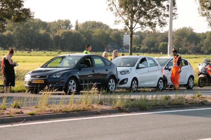 Forse schade na aanrijding met drie auto's