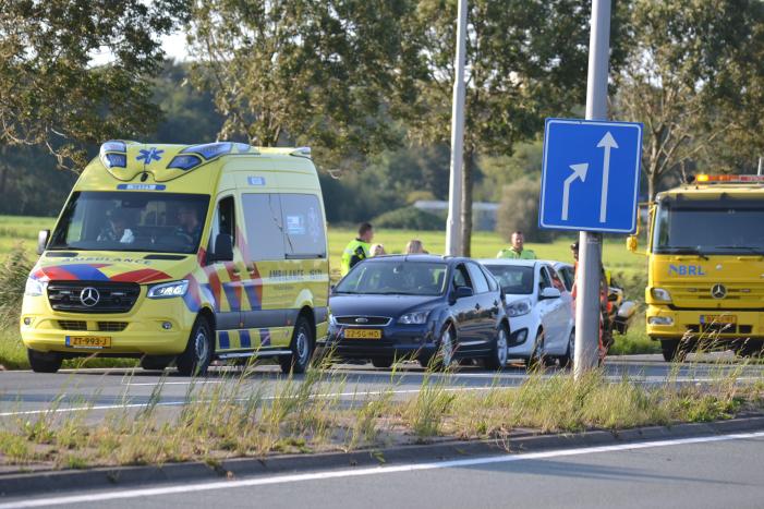 Forse schade na aanrijding met drie auto's