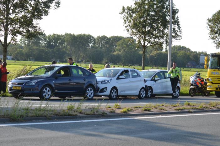 Forse schade na aanrijding met drie auto's