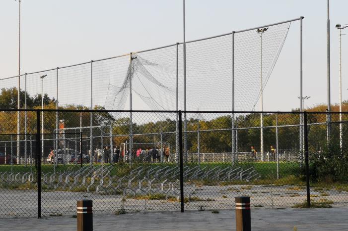 Politie inzet op sportpark na overlast