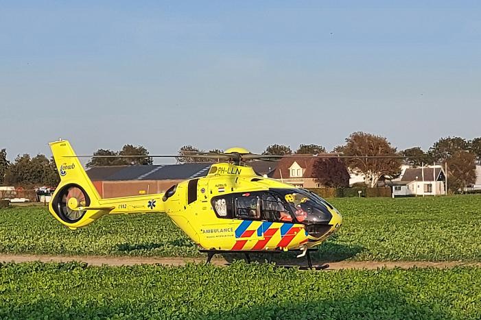 Persoon valt van ladder en raakt zwaargewond