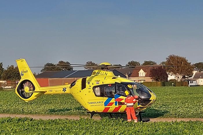 Persoon valt van ladder en raakt zwaargewond