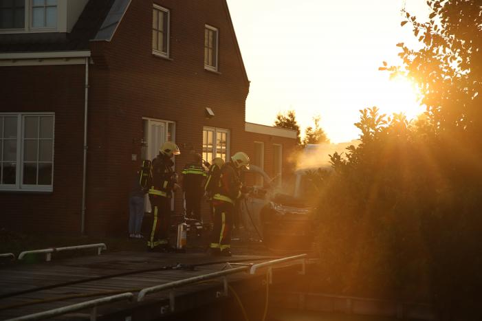 Bestelbus van installatiebedrijf brandt uit