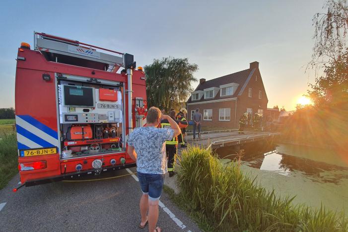 Bestelbus van installatiebedrijf brandt uit