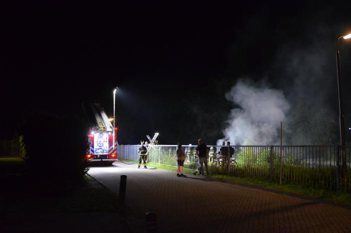 Zeilboot gaat in vlammen op