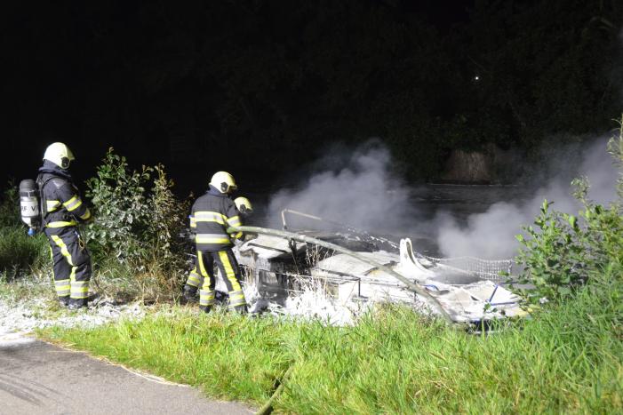 Zeilboot gaat in vlammen op
