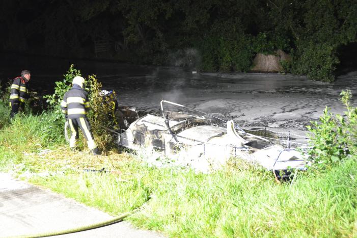 Zeilboot gaat in vlammen op