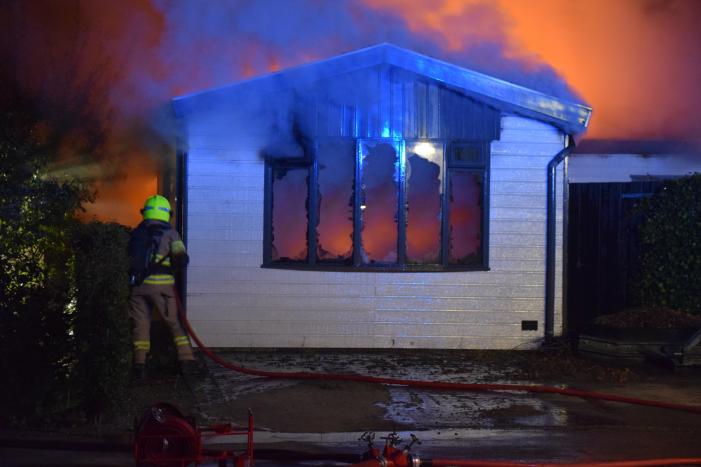 Flinke uitslaande brand in chalet