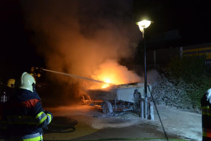 Boot op trailer uitgebrand