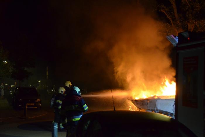 Boot op trailer uitgebrand
