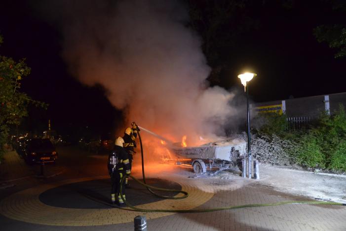 Boot op trailer uitgebrand