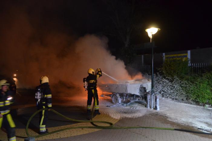 Boot op trailer uitgebrand