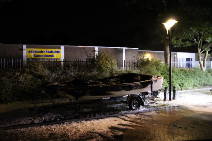Boot op trailer uitgebrand