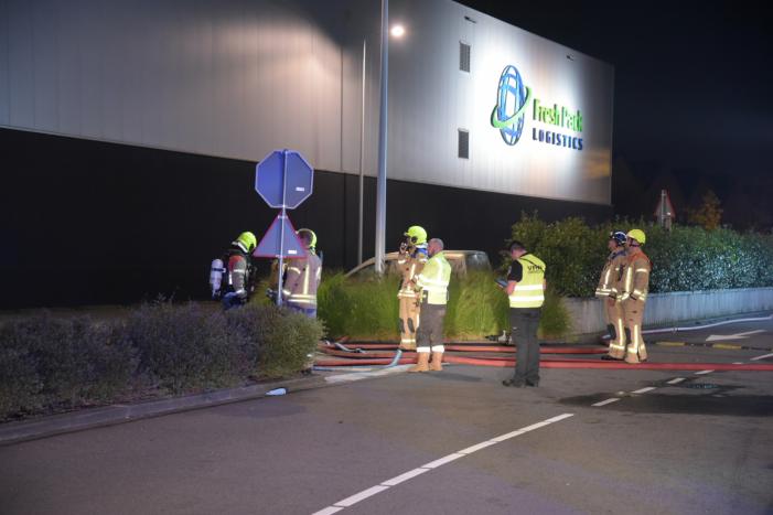 Grote brand op dak van Olympic Fruit Handelscentrum