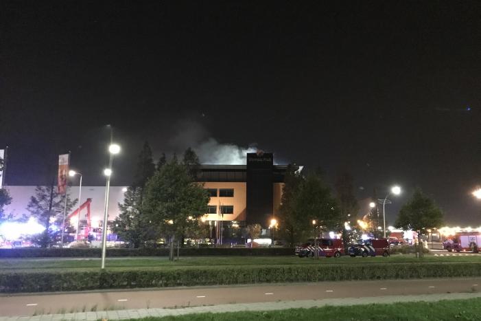 Grote brand op dak van Olympic Fruit Handelscentrum