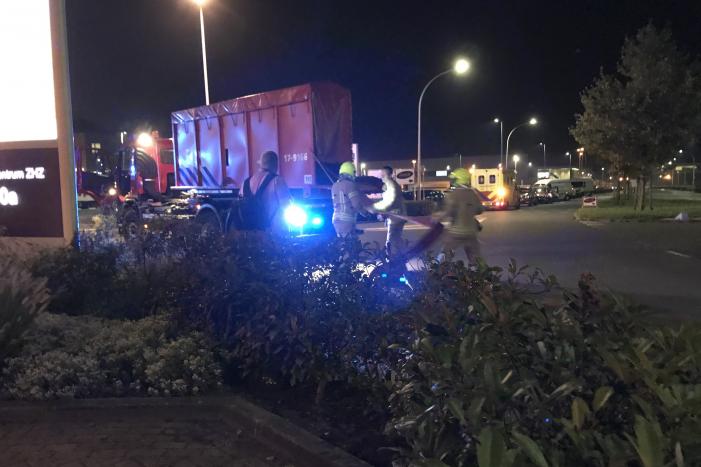 Grote brand op dak van Olympic Fruit Handelscentrum