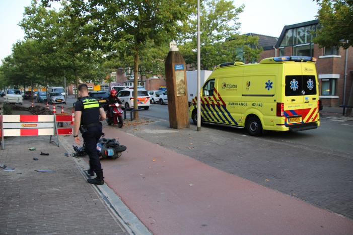 Scooterrijder gewond bij botsing met afslaande auto