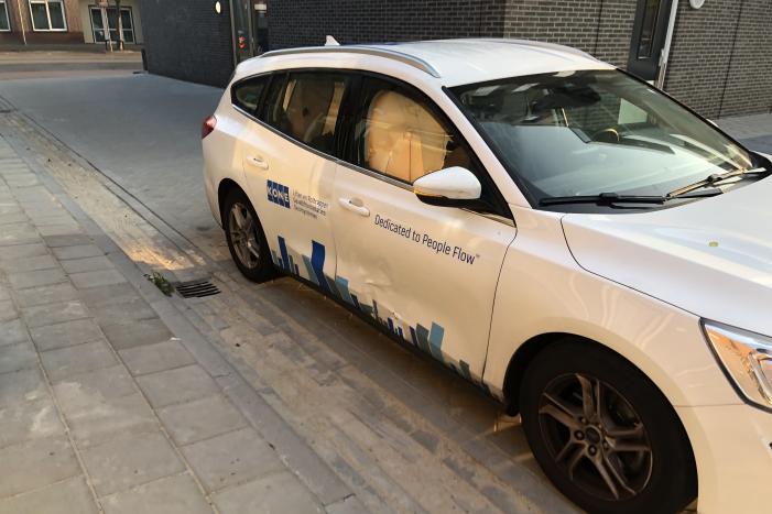 Scooterrijder gewond bij botsing met afslaande auto