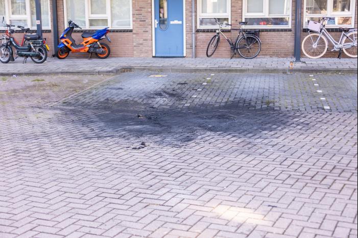 Auto gaat in vlammen op