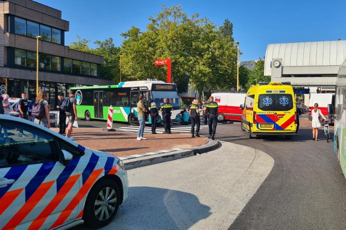 Vrouw op leeftijd aangereden door stadsbus