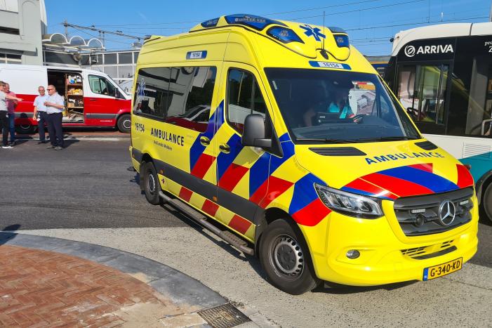 Vrouw op leeftijd aangereden door stadsbus