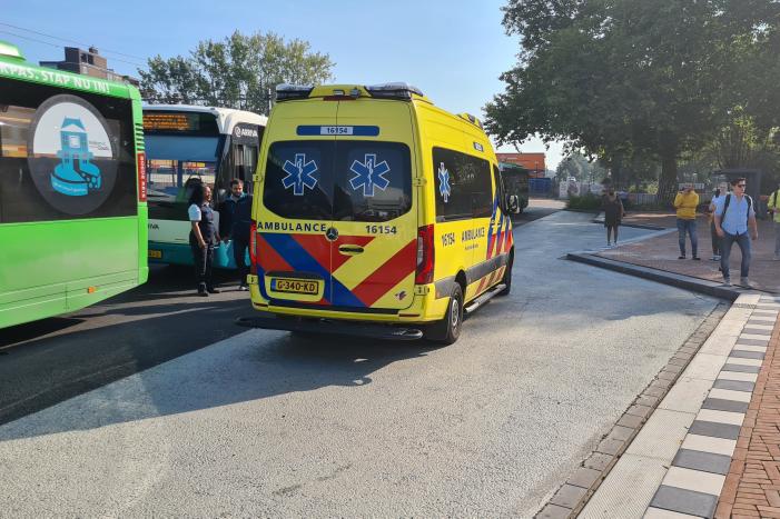 Vrouw op leeftijd aangereden door stadsbus