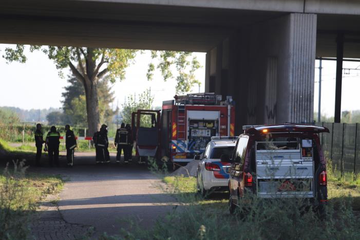 Brandweer doet onderzoek naar bodemverontreiniging onder viaduct