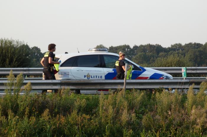 Bestelbus botst op personenauto