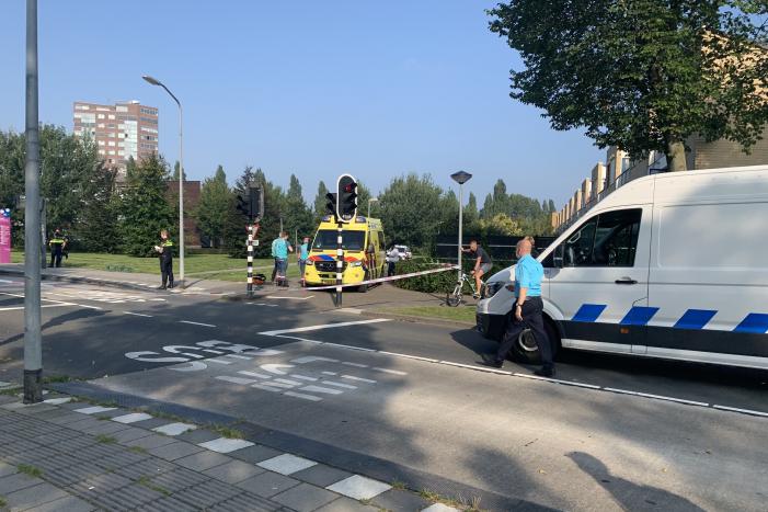 Jongedame gewond na aanrijding met stadsbus bij bushalte Parkwijk