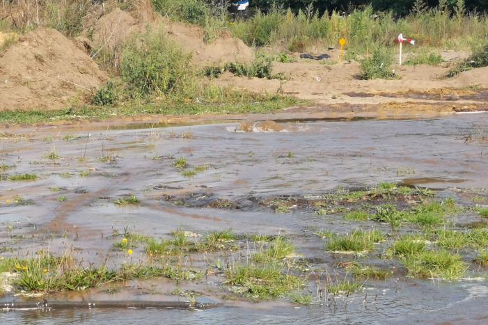 Waterballet nadat de waterleiding werd doorboord