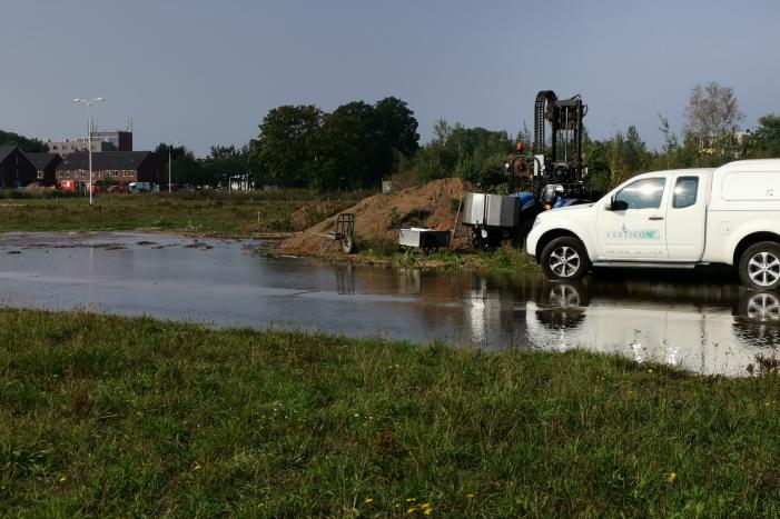 Waterballet nadat de waterleiding werd doorboord