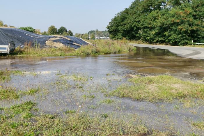 Waterballet nadat de waterleiding werd doorboord