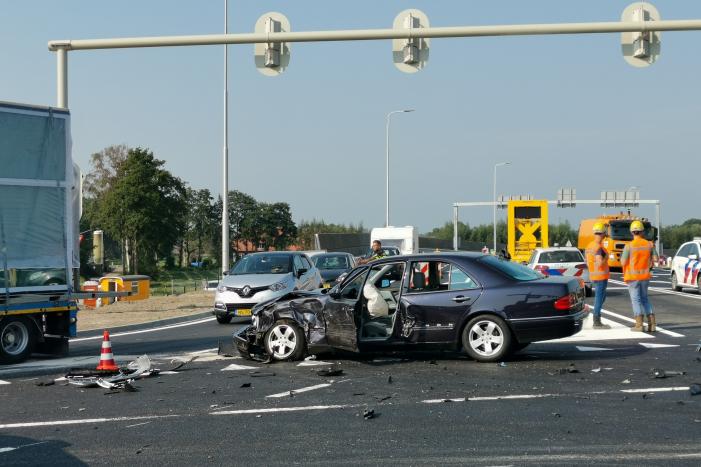 Forse schade bij verkeersongeval nieuwe afrit A12