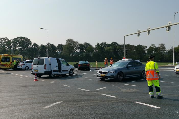Forse schade bij verkeersongeval nieuwe afrit A12