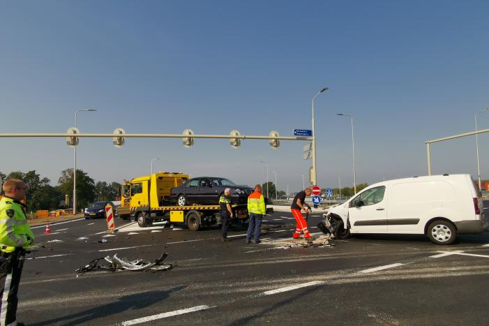 Forse schade bij verkeersongeval nieuwe afrit A12