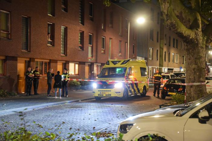 Man in auto overleden na schietincident