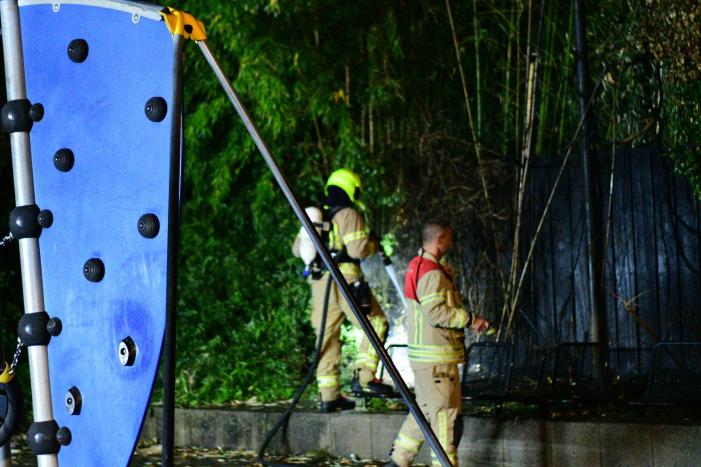Brand bij speeltuin in Overschie