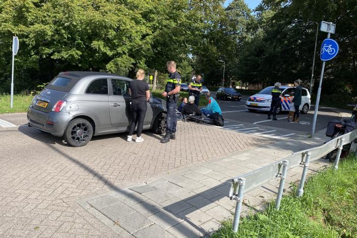 Automobilist ziet overstekende fietsster over het hoofd