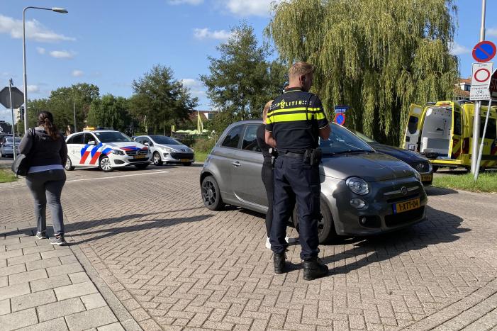 Automobilist ziet overstekende fietsster over het hoofd