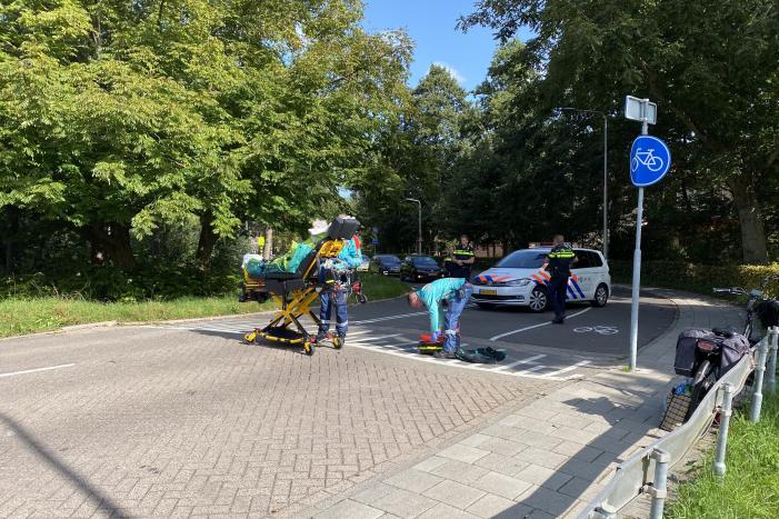 Automobilist ziet overstekende fietsster over het hoofd