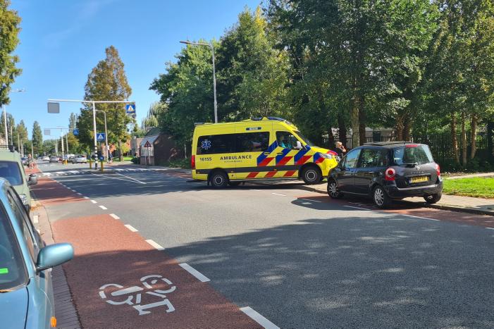 Omstanders redden oudere man uit water