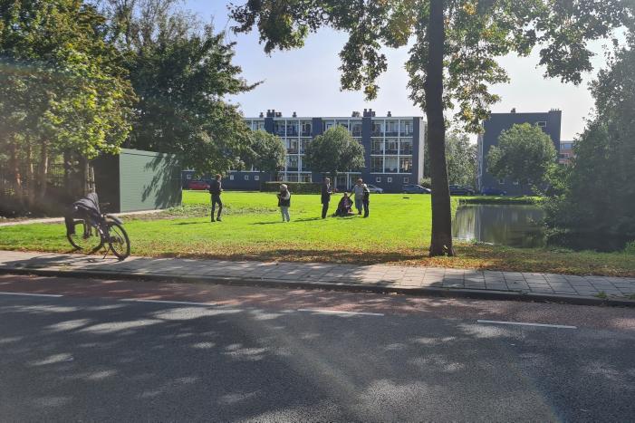 Omstanders redden oudere man uit water