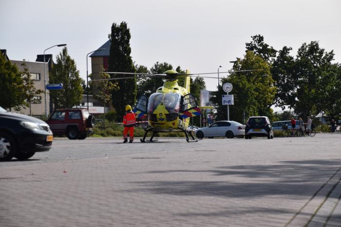 Fietser belandt onder vrachtwagen