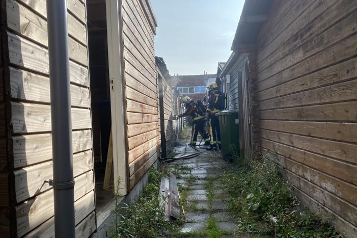 Brand in achtertuin van woning