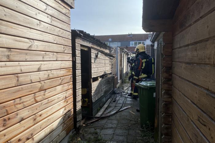 Brand in achtertuin van woning