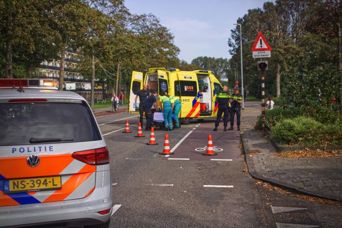 Scooter aangereden voor brandweerkazerne