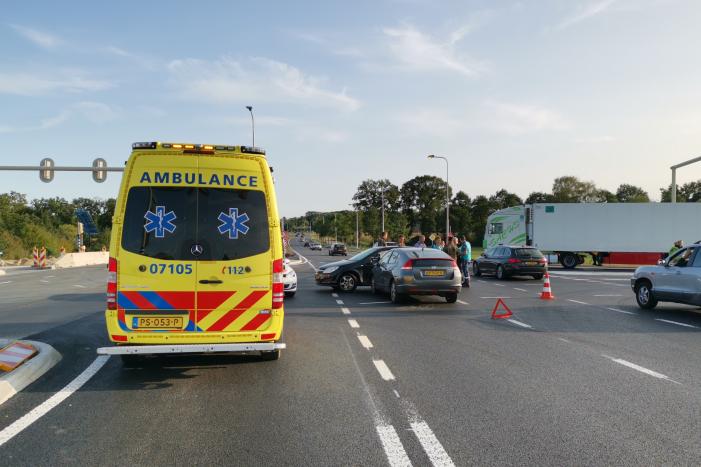Opnieuw botsen auto's op nieuwe afrit van A12
