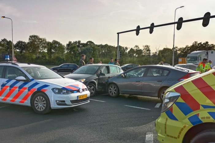Opnieuw botsen auto's op nieuwe afrit van A12