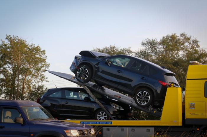 Snelweg enige tijd afgesloten door ongeval met forse schade