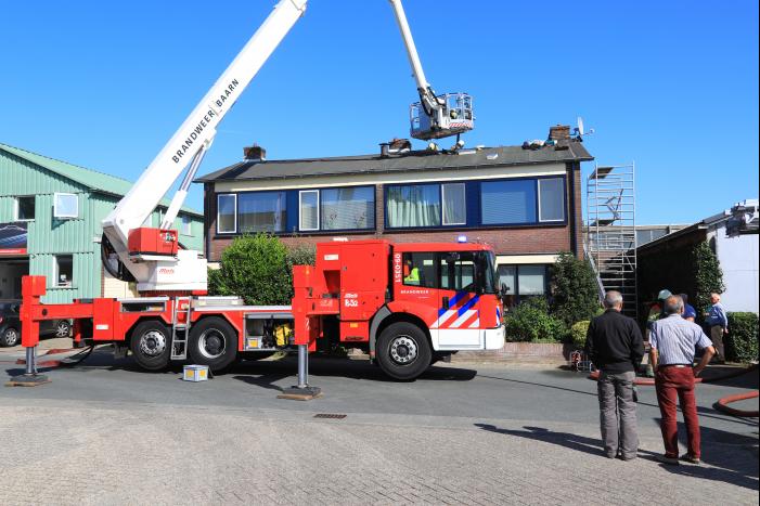 Brand in dakbeschot van woning